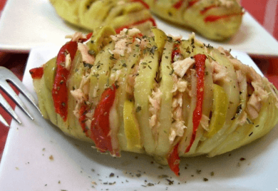 patatas-hasselback-con-pimientos-y-bonito-del-norte