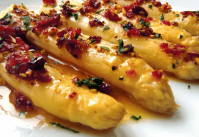 esparragos con vinagreta de arandanos y pistachos